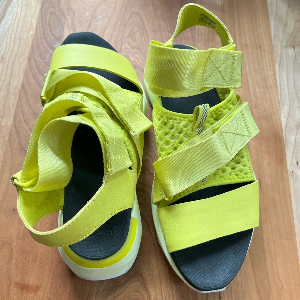 Sorel Kinetic High Impact Sandal Neon Yellow